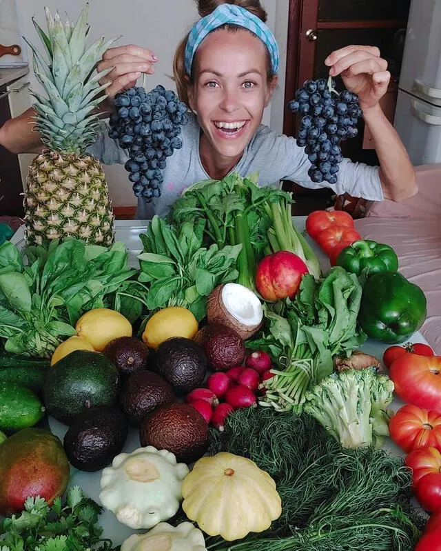 Zhanna Samsonova había decidido cambiar su alimentación a una basada en frutas desde hace cinco años. Foto: @RawVeganFoodChef/Instagram   