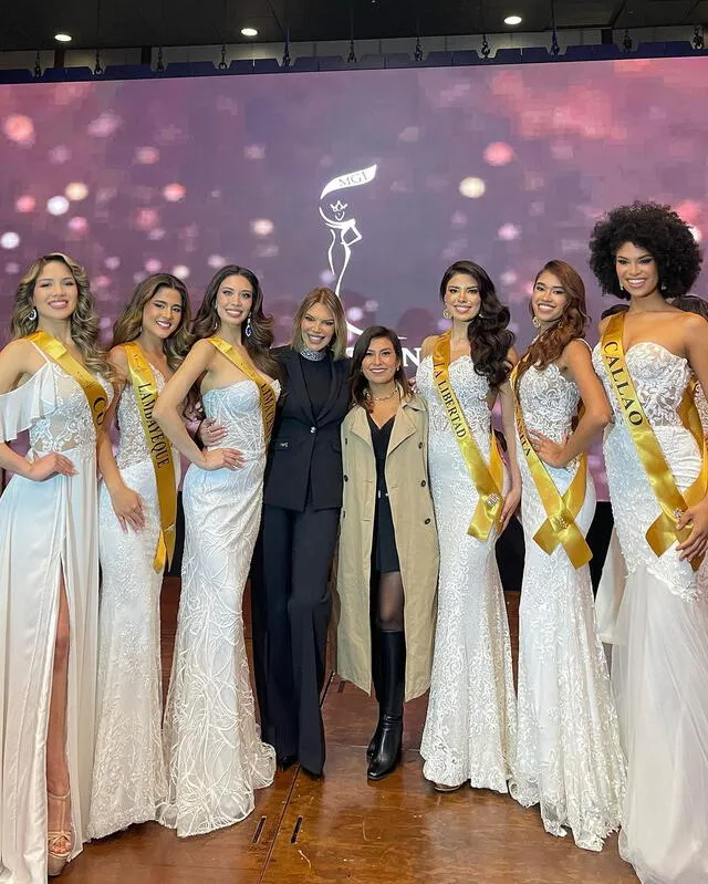  Elizabeth Muñoz junto a las concursantes del Miss Perú. Foto: Elizabeth Muñoz/Instagram 