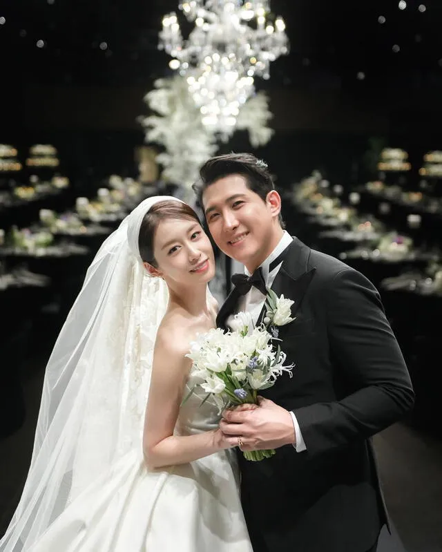  Los famosos coreanos Jiyeon y Hwang Jae Gyun celebraron su boda en diciembre de 2022. Foto: Naver   