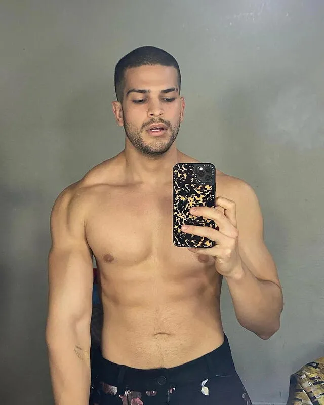 En su tiempo libre a Bernardo Flores le gusta hacer ejercicio y cuidarse, tanto a nivel físico como mental. Foto: Instagram / @BERNARDOFLORESMX