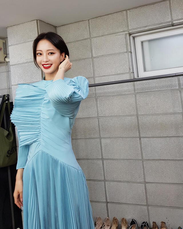 Han Ye Seul vestida de GIVENCHY antes de aparecer en el programa My Ugly Duckling. Instagram, marzo 2019.