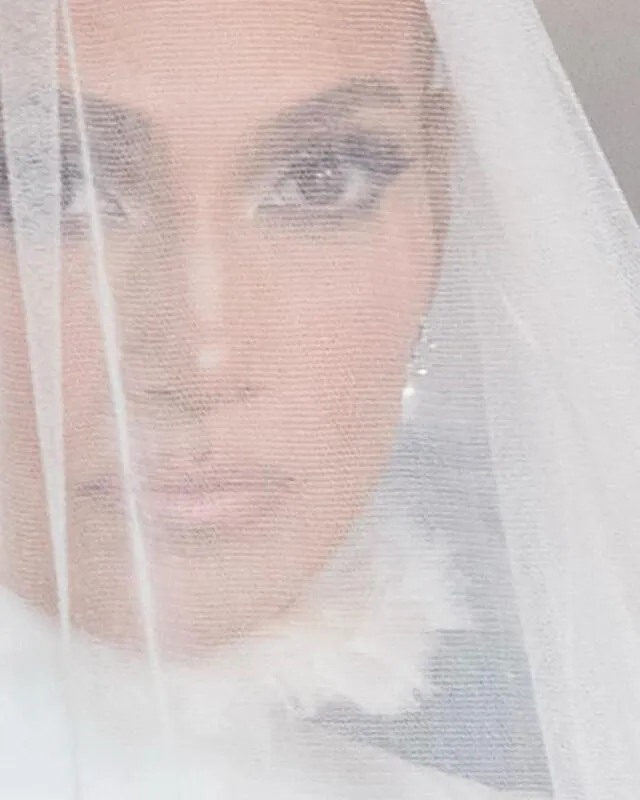 Una de las primeras imágenes del vestido de boda de Jennifer Lopez.