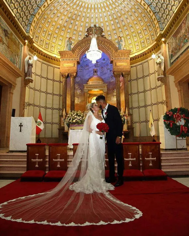 Pedro Gallese en su matrimonio con Claudia Díaz.