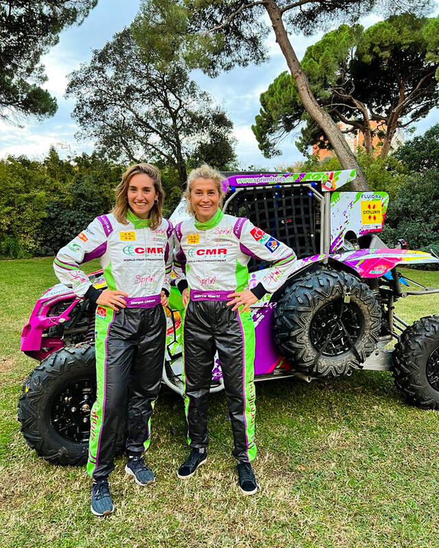Mercè Martí y Margot Llobera son la piloto y copiloto del CMR Group Women Dakar Team. Foto Twitter Mercè Martí