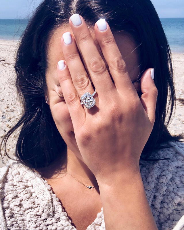 Lea Michele lució su anillo de compromiso en las redes sociales. (Foto: Instagram)