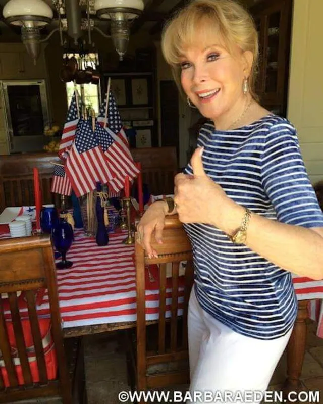 Así luce Barbara Eden a sus 90 años de edad. Foto: Instagram/@officialbarbaraeden