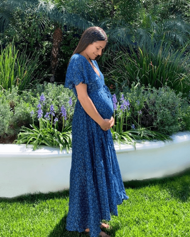 Lea Michele presume su embarazo en Instagram.