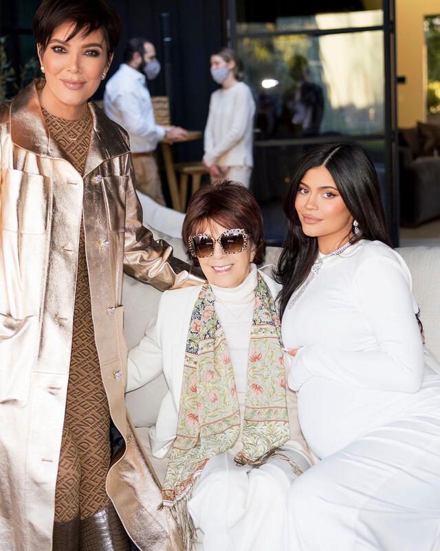 Kylie posa junto a su madre y abuela. Foto: Instagram/Kylie Jenner