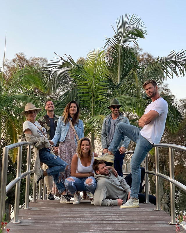 Liam Hemsworth junto a sus amigos, Elsa Pataky y Chris Hemsworth