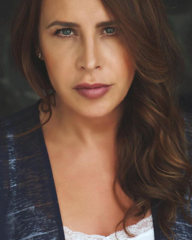 Karla Sofía Gascón interpreta a la prefecta Lourdes en Rebelde de Netflix. Foto: Instagram/@karsiagascon