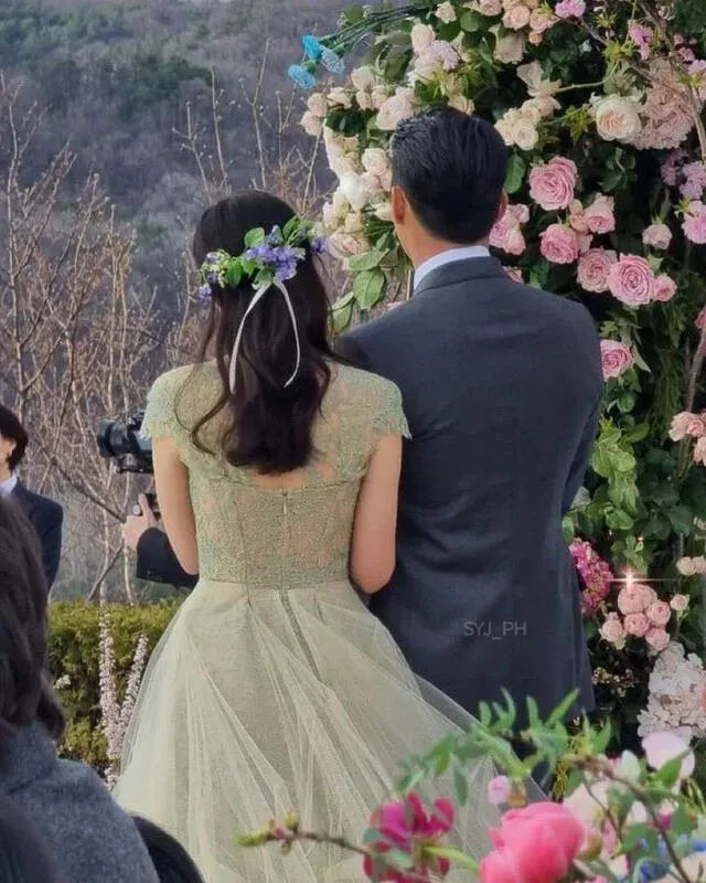 Son Ye Jin y Hyun Bin en la recepción de la boda. Foto: vía Twitter
