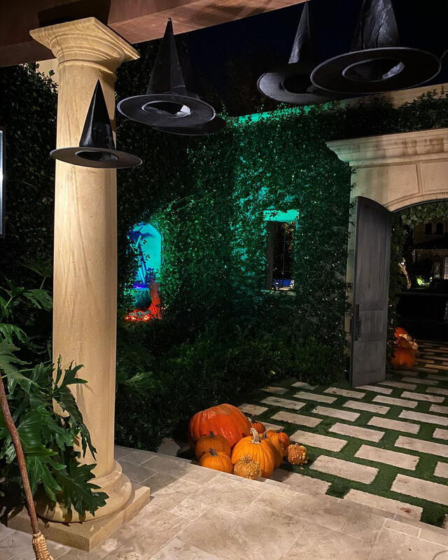 Kourtney diseñó una elaborada decoración para su casa. Foto: Instagram/Kourtney Kardashian