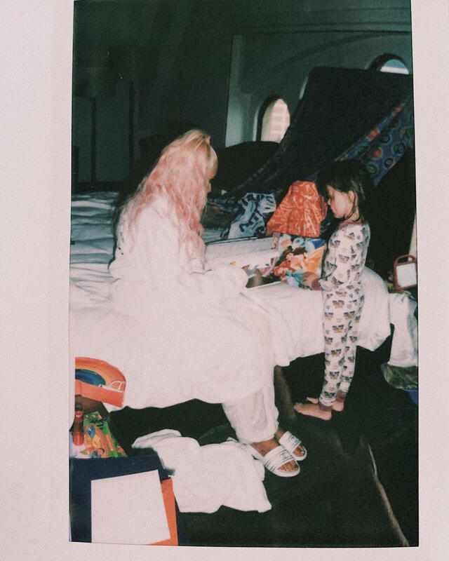 Christina Aguilera comparte fotos íntimas de su ‘pijama party’