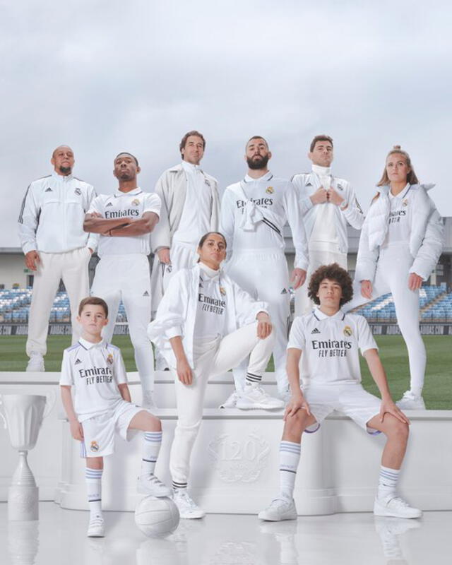 Jugadores del Real Madrid posan con la nueva camiseta 2022-2023. Foto: Real Madrid