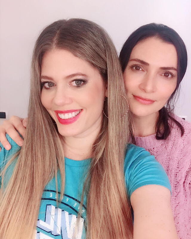 Lorna Cepeda junto a Ana María Orozco, la protagonista de "Yo soy Betty, la fea". Foto: Instagram/@lornacepeda