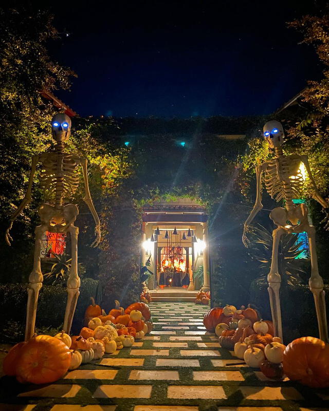 La espectacular entrada de la casa de Kourtney. Foto: Instagram/Kourtney Kardashian