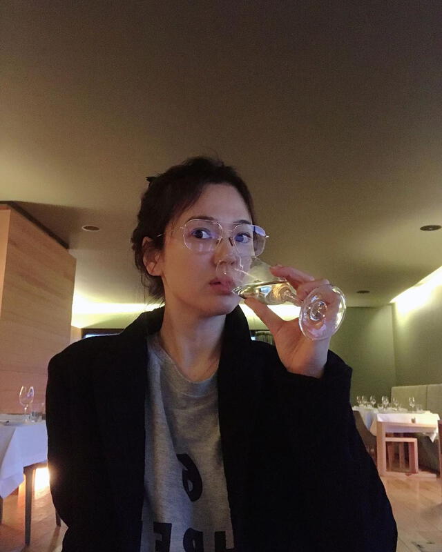 Song Hye Kyo fotografiada por su amiga, Jennie Jang,   directora creativa de QOOM. 12 de diciembre. Instagram.
