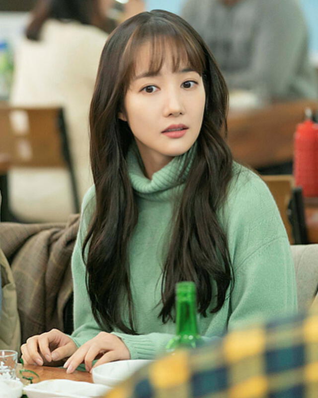 El peinado de Park Min Young parece no coincidir con la edad y el carisma de la actriz de 35 años.