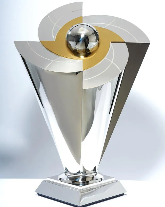 El trofeo por el que los equipos se batirán codo a codo en el Clásico Mundial de Béisbol 2023. Foto: MLB