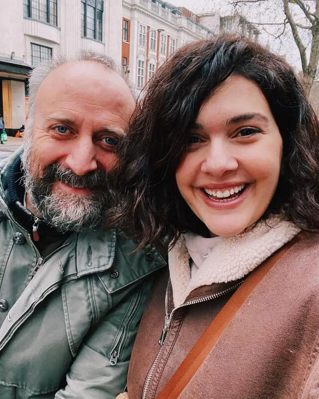 Halit Ergenç y Bergüzar Korel iniciaron su romance en "Las mil y una noches". Foto:Bergüzar Korel/Instagram    