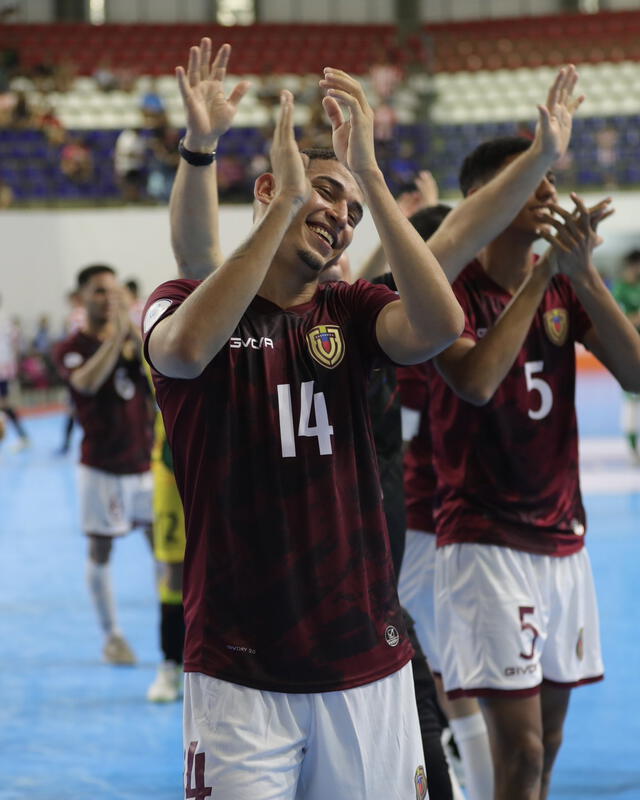 La Vinotinto de Futsal es comandada por el entrenador Robinson Romero. Foto: La Vinotinto Futsal/X   