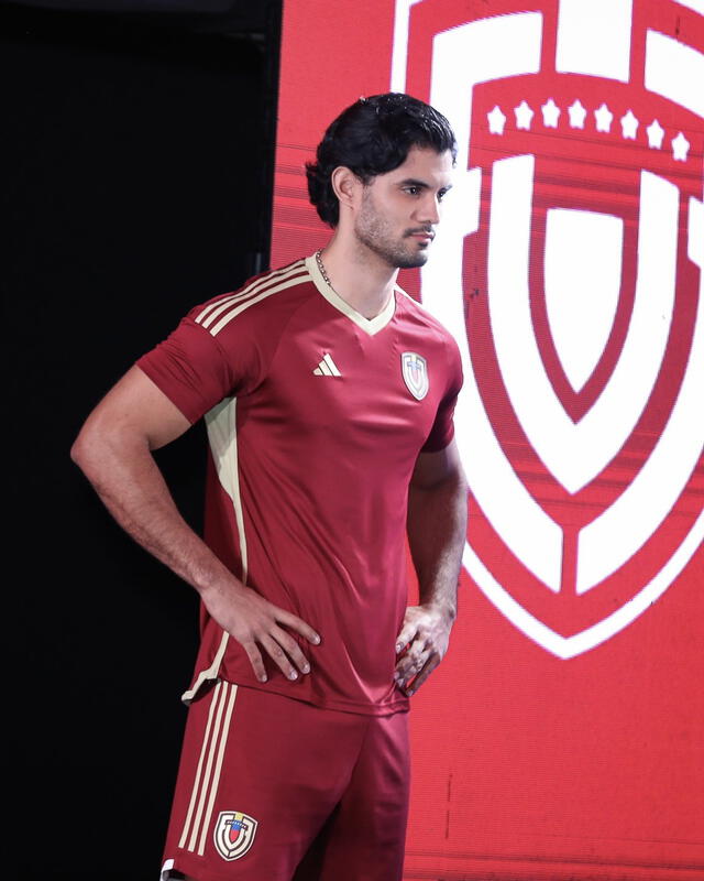  Nueva camiseta de la Vinotinto 2024 por Adidas. Foto: FVF<br><br>    