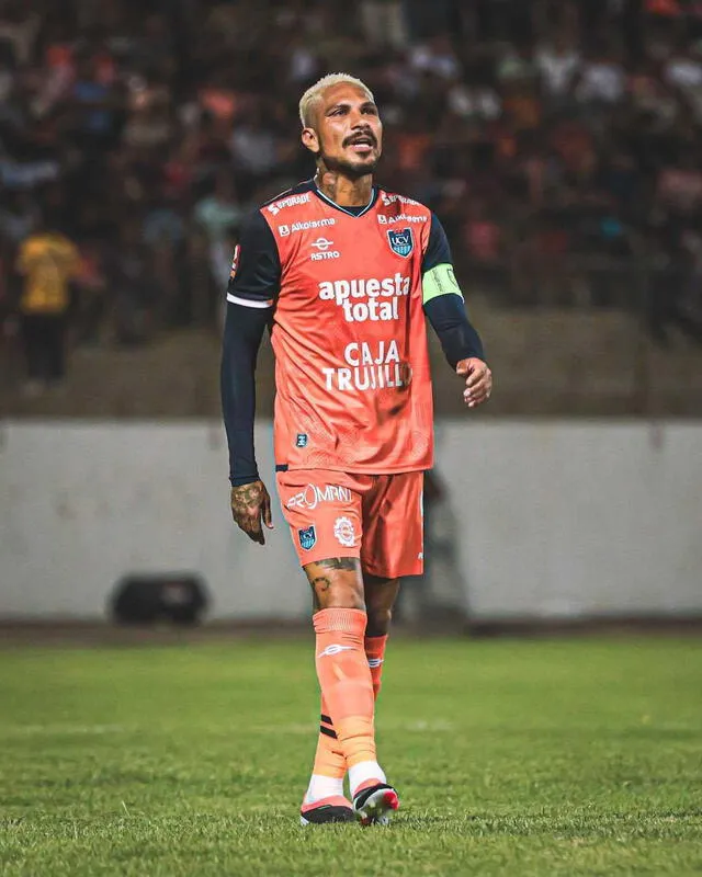 Paolo Guerrero fue sustituido en el segundo tiempo en el duelo ante Cusco. Foto: Randy Reyes   