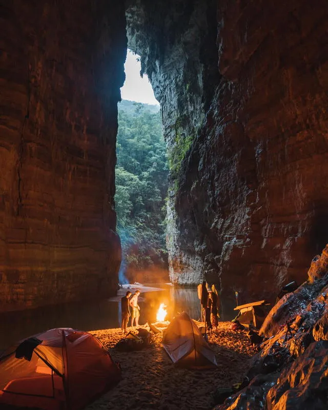 En la selva El Ocote, en el estado de Chiapas, México, se encuentra el arco natural más alto del mundo: el Arco del Tiempo. Foto: @moonmountainman/Instagran