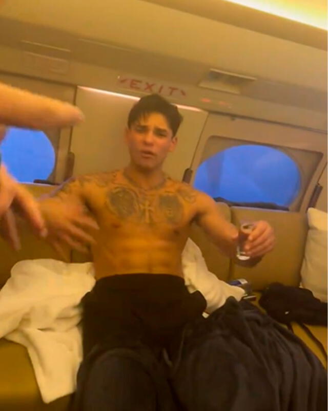 Ryan García colgó un video donde se lo ve bebiendo alcohol y haciendo gestos obscenos. Foto: captura de RyanGarcia / Twitter   