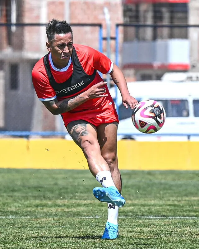  Christian Cueva en su primer entrenamiento con Cienciano del Cusco. Foto: Cienciano   