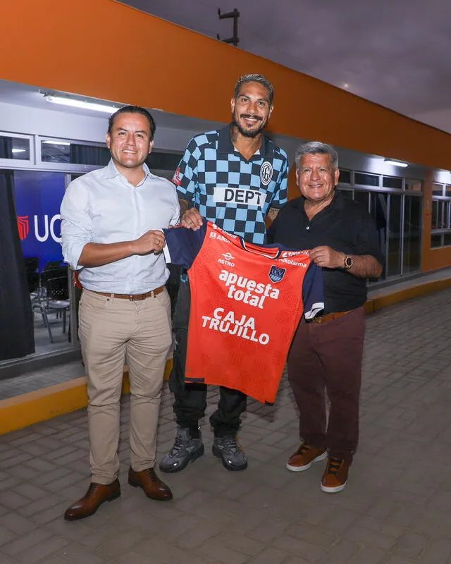 Paolo Guerrero anotó 3 goles con la camiseta de César Vallejo. Foto: UCV - Club Deportivo   