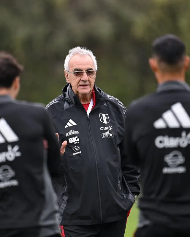  Jorge Fossati no estará presente en el partido ante Colombia. Foto: La Bicolor   