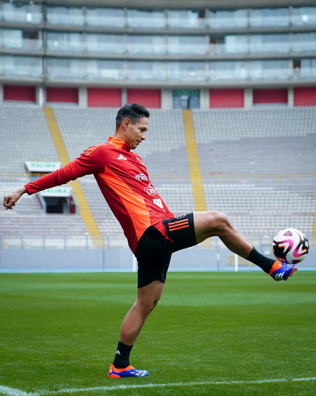  Renzo Garcés consiguió su primera convocatoria en la selección mayor. Foto: La Bicolor   