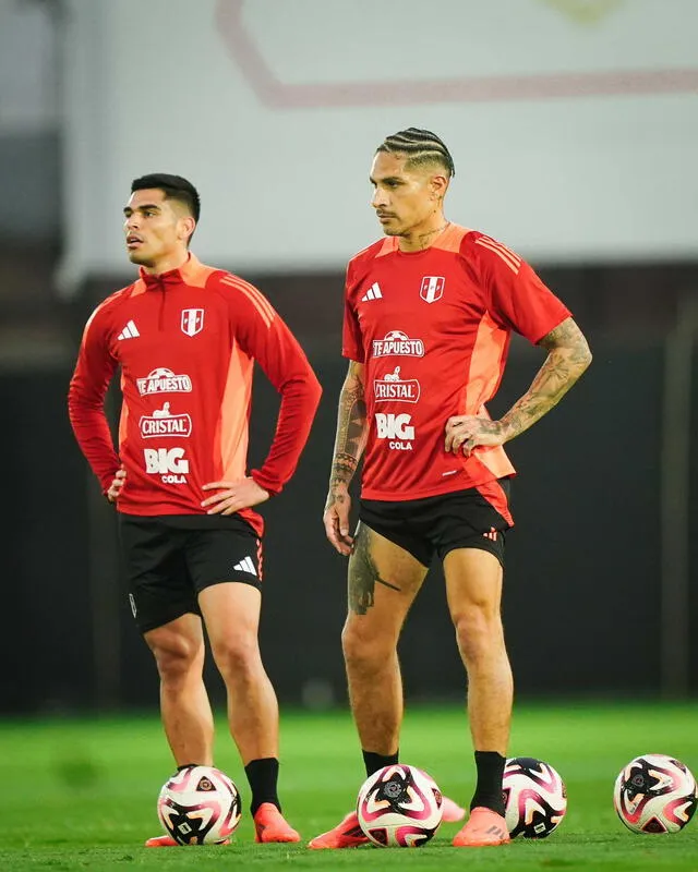  Paolo Guerrero y Luis Ramos entrenan de cara al duelo ante Chile. Foto: La Bicolor/X   