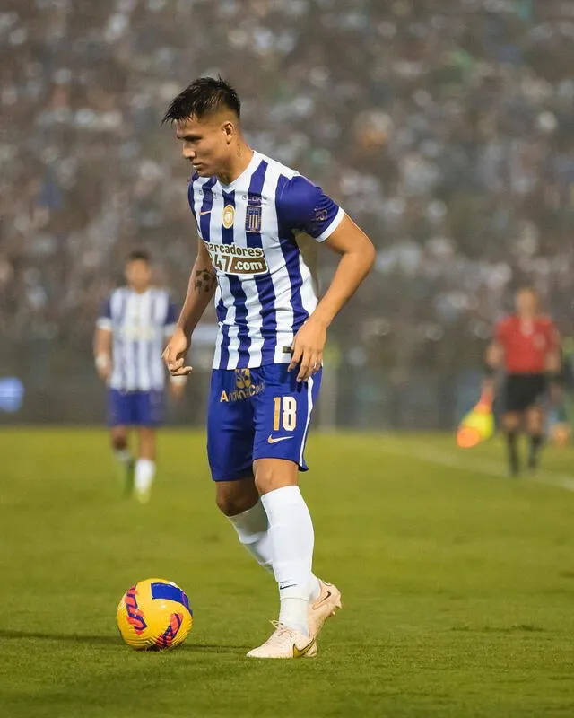 Óscar Pinto fue bicampeón nacional con Alianza Lima entre el 2021 y 2022. Foto: Twitter   