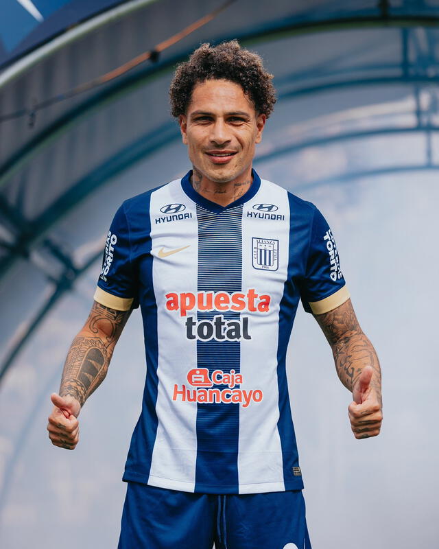  Paolo Guerrero fue titular en el partido amistoso ante Vélez Sarsfield. Foto: Alianza Lima/X   