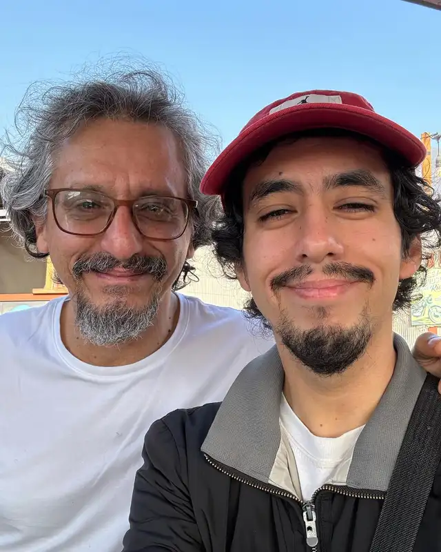 Franco Iza, actor que le dio vida a 'Japi' en 'Al fondo hay sitio', junto a su padre. Franco Iza, actor que le dio vida a 'Japi' en 'Al fondo hay sitio', junto a su padre.
