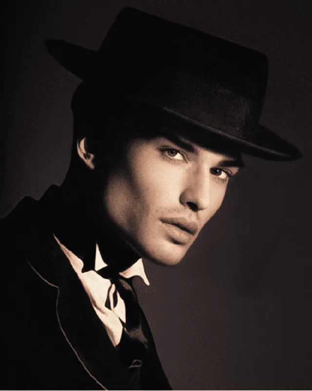 ¿Quién es Athos Salomé y por qué es conocido como el “Nostradamus moderno”?