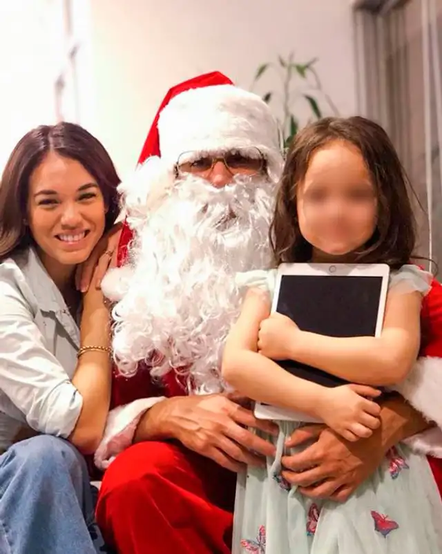 Jazmín Pinedo y Gino Assereto en Navidad