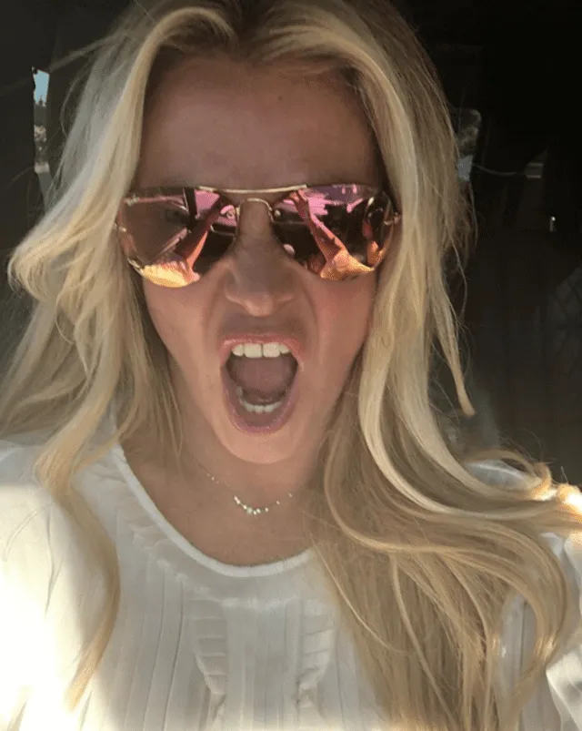 Britney Spears es duramente criticada por abusar de retoques 
