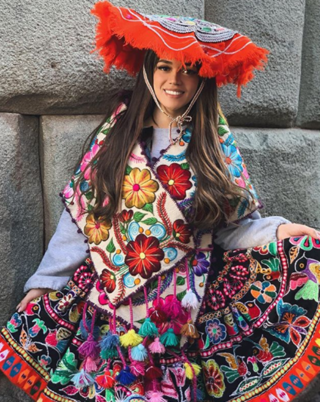 Mayra Goñi celebra con un traje típico. Foto: Insatgram.