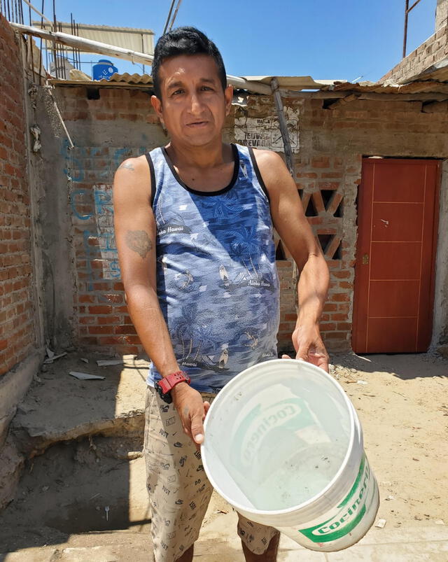 Pese a no contar con agua potable, los pobladores denunciaron que les llegan recibos de pago. Foto: Almendra Ruesta / URPI-LR    