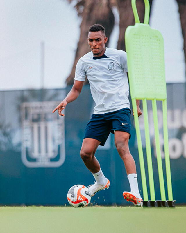 Jiovany Ramos continúa sin convencer en Alianza Lima. Foto: X/Alianza Lima.   