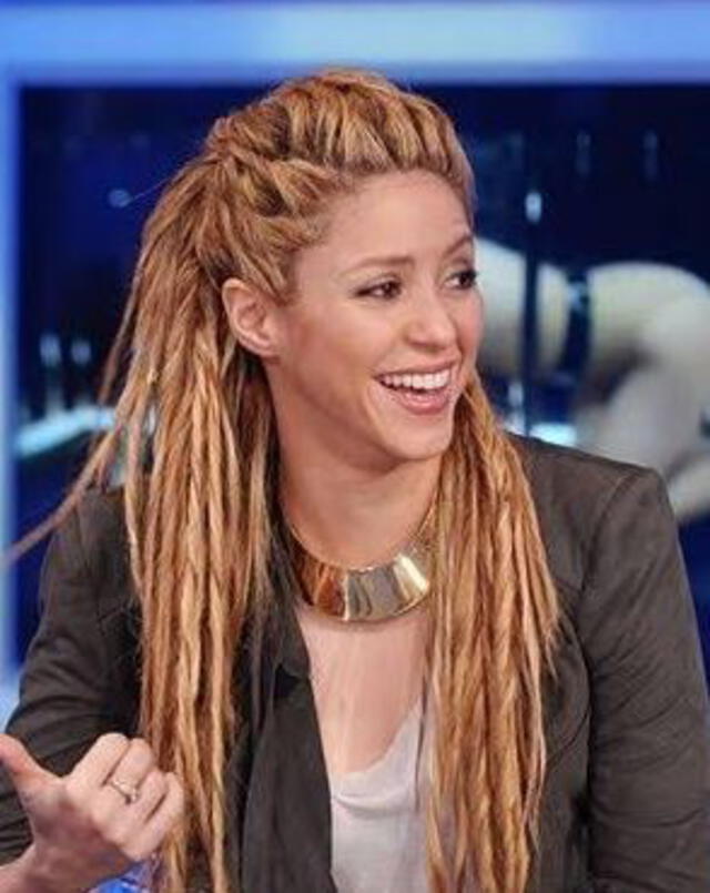 Shakira dreads