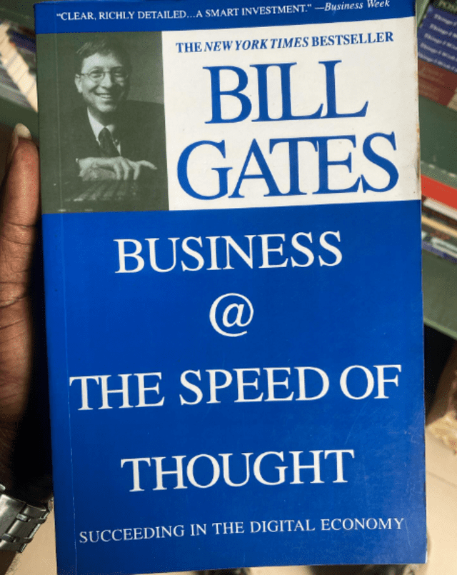 Este es el libro que Bill Gates publicó en 1999. Foto: Instagram Este es el libro que Bill Gates publicó en 1999. Foto: Instagram