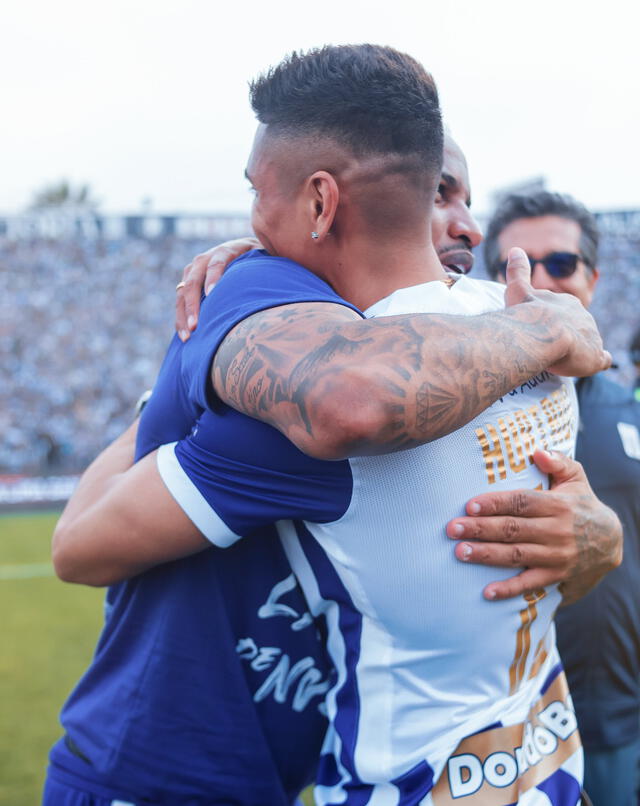 Farfán y Hurtado jugaron un partido juntos en el 2022. Foto: Alianza Lima