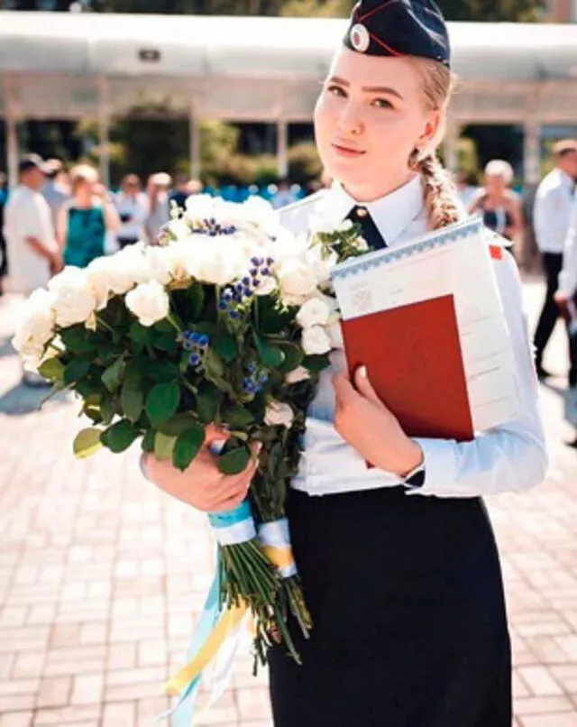 Maria Klochkova se diplomó con altas calificaciones. Foto: east2west news