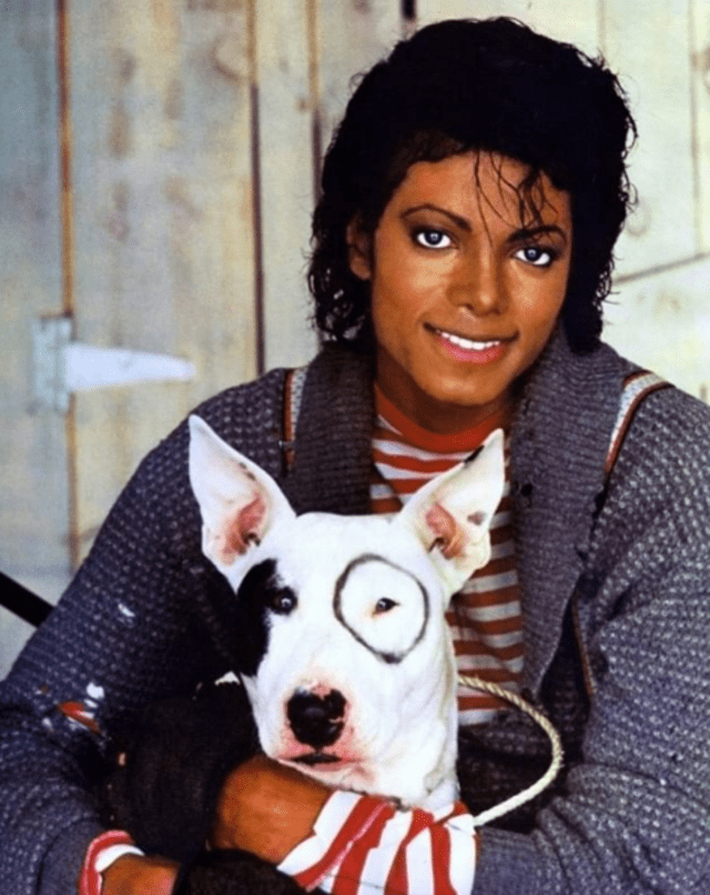 Michael Jackson falleció a los 51 años, pero sus redes siguen vigentes.
