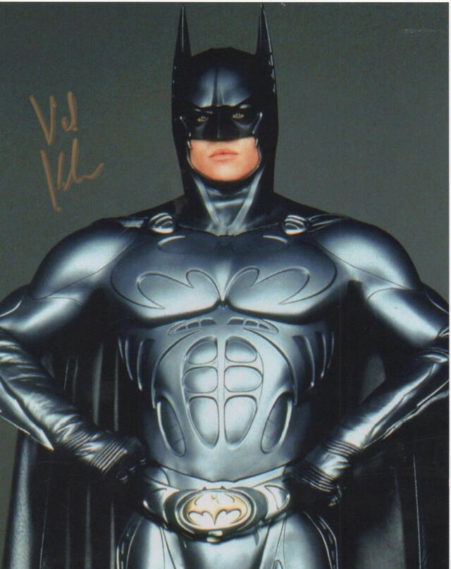 El traje de Val Kilmer en Batman Forever fue usado en el casting de Batman Begins.