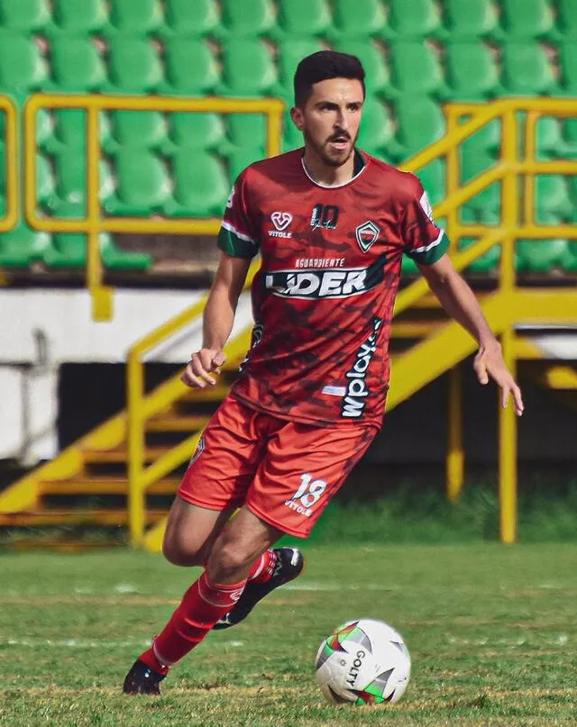 Adam Rozeri en Patriotas Boyacá de la liga colombiana. Foto: Instagram/ @adamozeri18